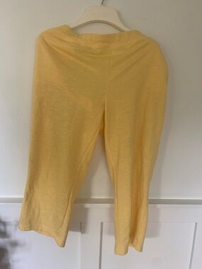 Yellow Casual Capris size Large